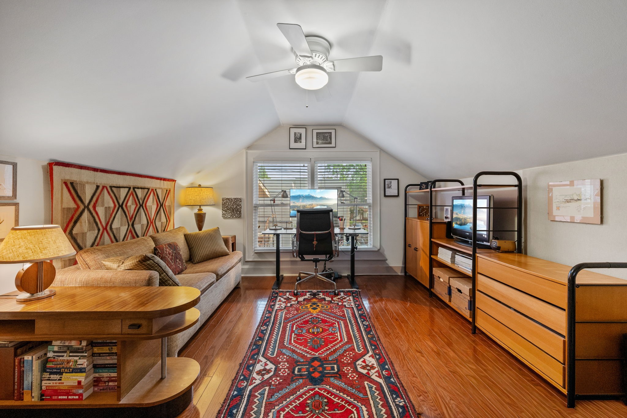 1911 Harold Street Houston, TX 77098 - Photo 17 of 36 Upstairs flex space (13’8” x 12’3’), currently used as a secondary home office or study, offering versatility as a nursery or secondary bedroom. Overlooks the south lawn and provides flexible living options to suit a modern lifestyle.