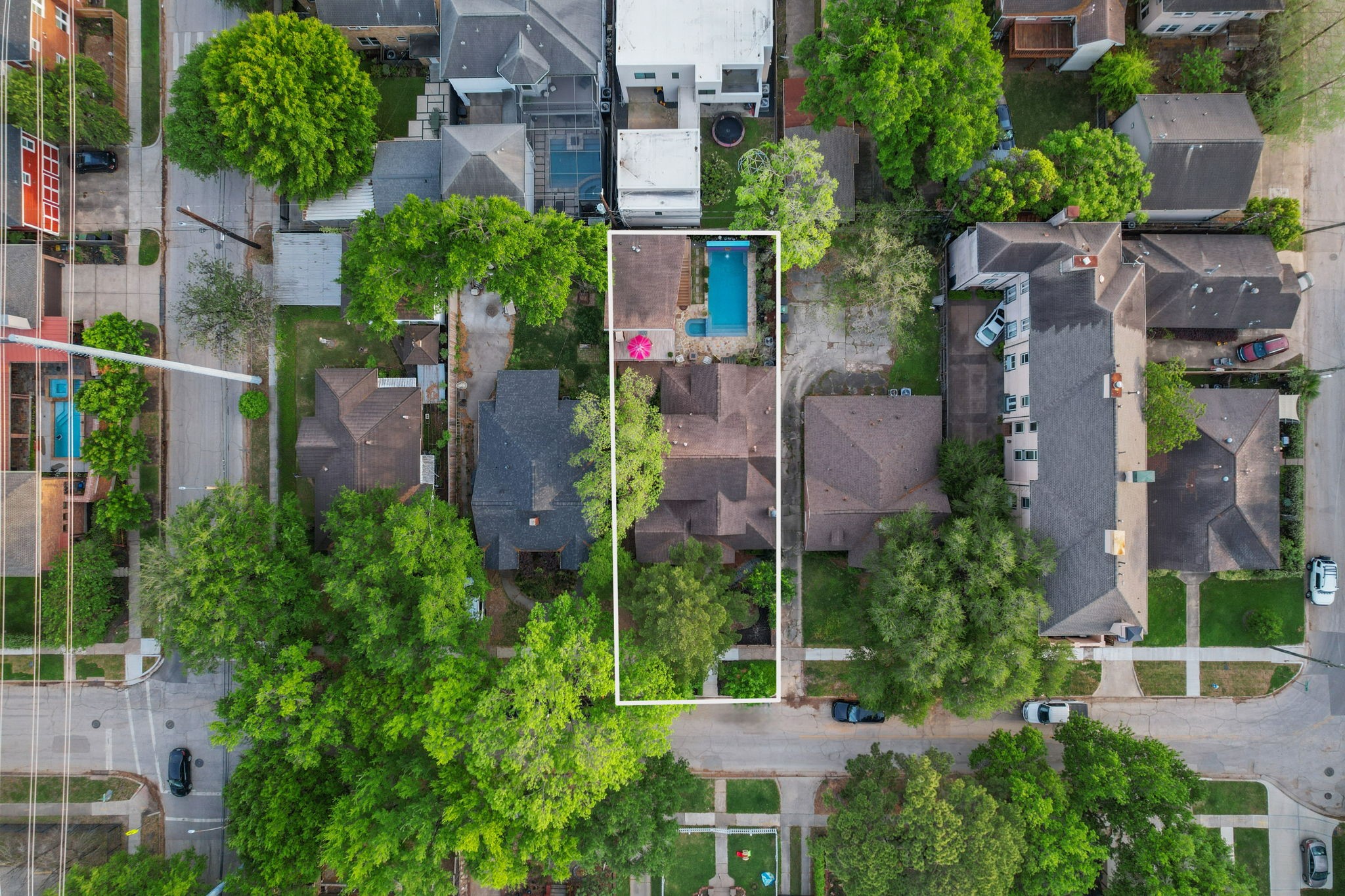 1911 Harold Street Houston, TX 77098 - Photo 34 of 36 Aerial perspective highlighting the surrounding residences and neighborhood layout.