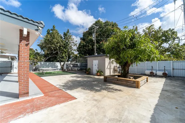 a view of a house with backyard and sitting area