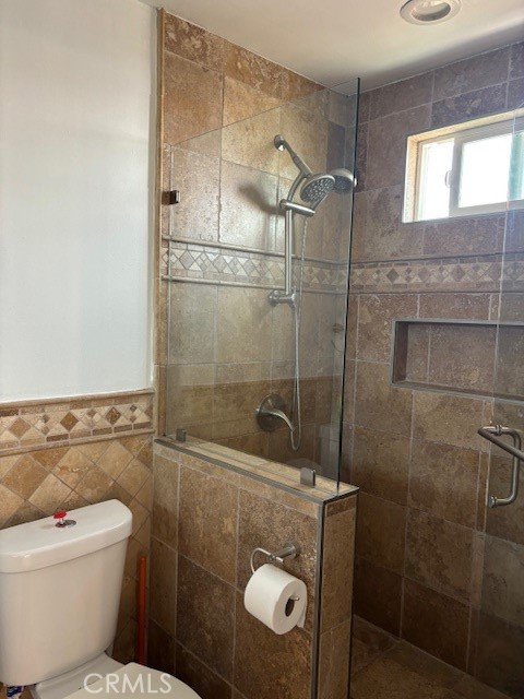 1107 King Wilmington, CA 90744 - Photo 6 of 11 3/4 Bathroom