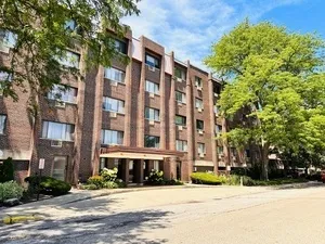 $163,000 | 4624 North Commons Drive, Unit 111, Chicago, IL 60656