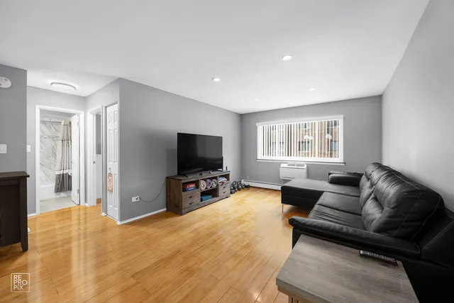 $163,000 | 4624 North Commons Drive, Unit 111, Chicago, IL 60656