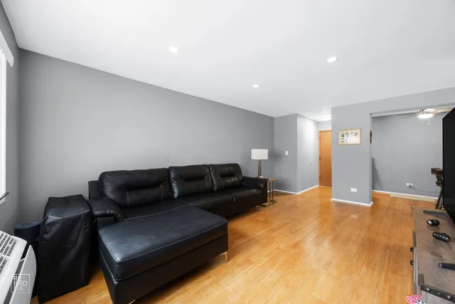 $163,000 | 4624 North Commons Drive, Unit 111, Chicago, IL 60656