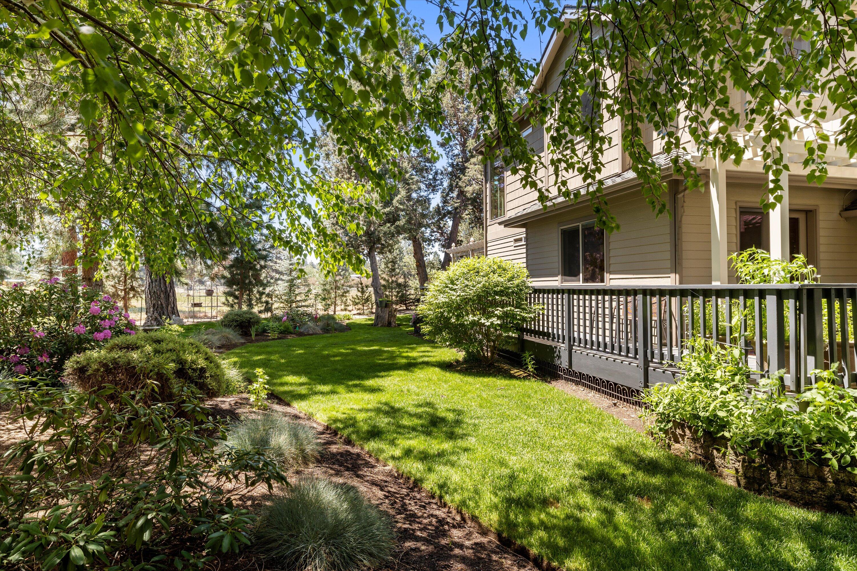 60604 Woodside Road Bend, OR 97702 - Photo 55 of 99 back yard