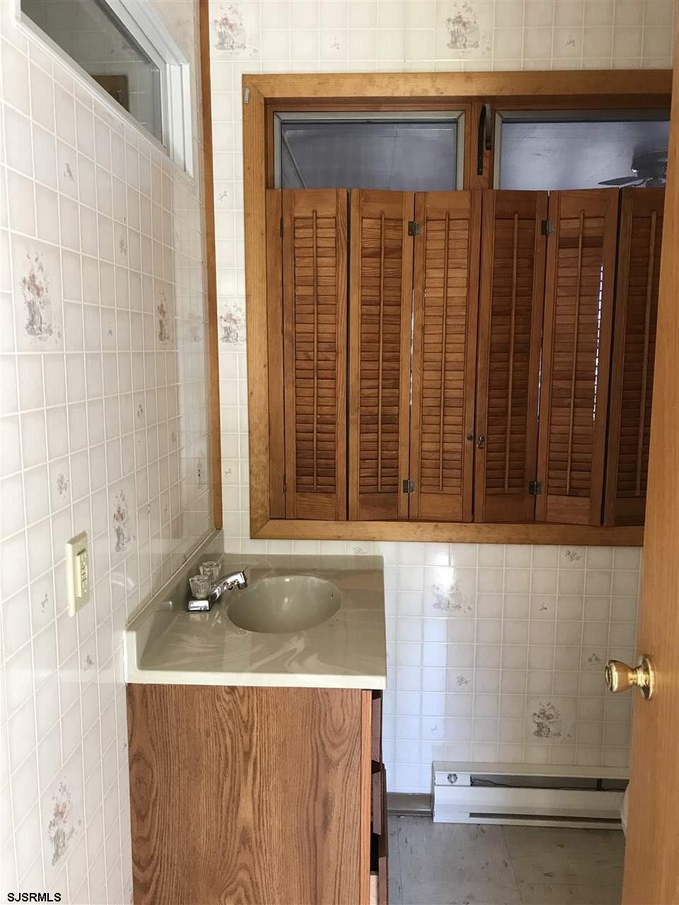 41 Roberts Road Bridgeton, NJ 08302 - Photo 11 of 15 a bathroom with a sink and a mirror