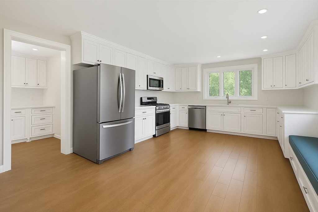 372 Ocean Avenue Marblehead, MA 01945 - Photo 8 of 29