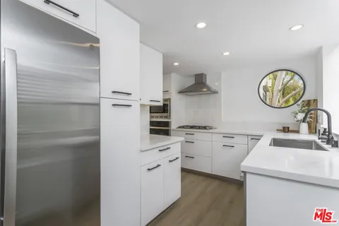 $1,200,000 | 11601 Montana Avenue, Unit PH7, Los Angeles, CA 90049