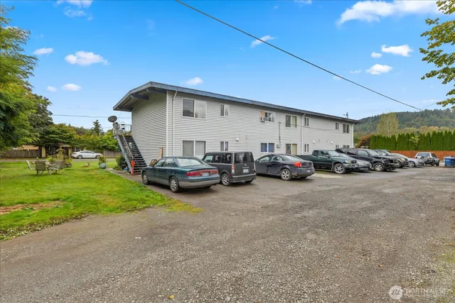 $1,399,000 | 31624 West Rutherford Street, Carnation, WA 98014