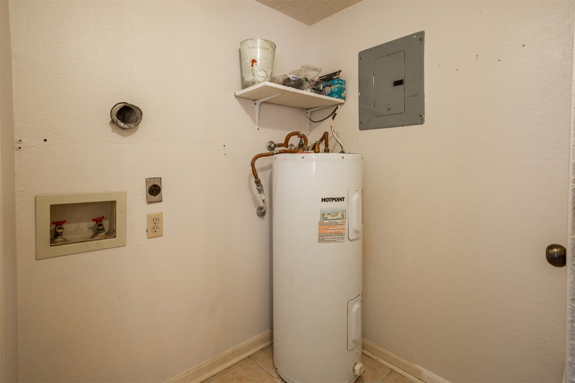 7800 Northcrest Boulevard, Unit 203 Austin, TX 78752 - Photo 13 of 19 a bathroom with a sink and a mirror