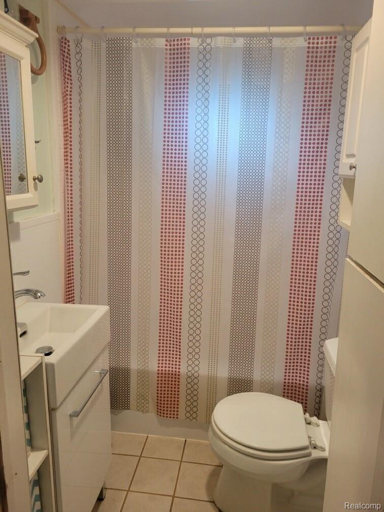 8545 Crosby Lake Road Clarkston, MI 48346 - Photo 14 of 24 crosby bath.JPG