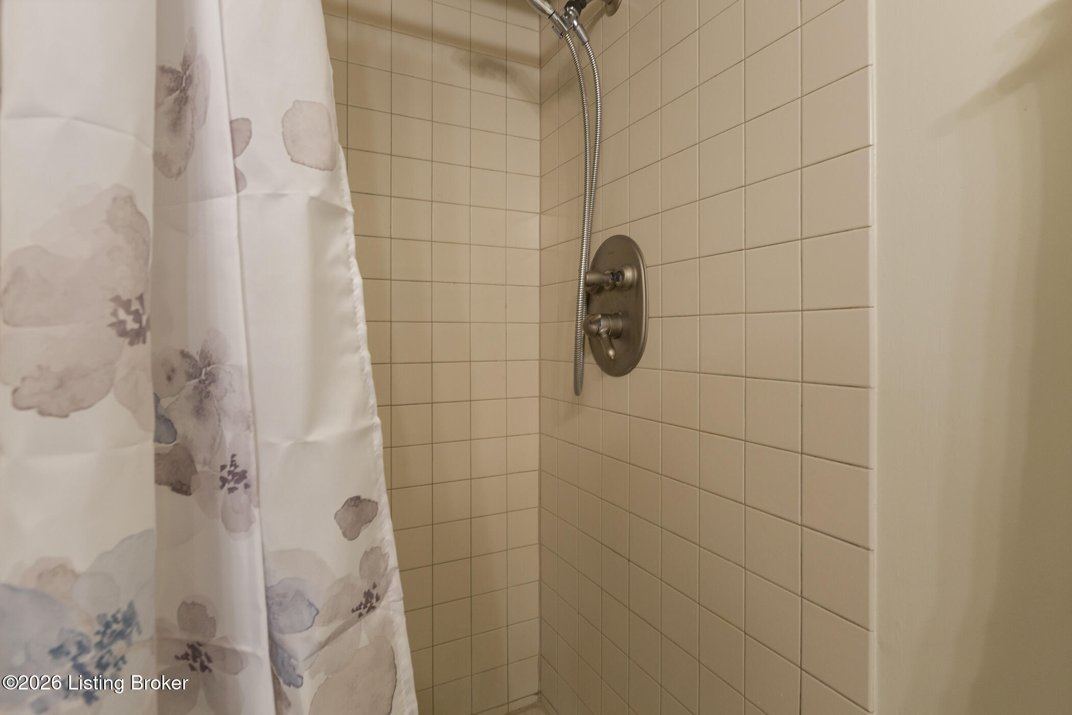 8401 Silver Fox Road Louisville, KY 40291 - Photo 13 of 30 Primary Bathroom
