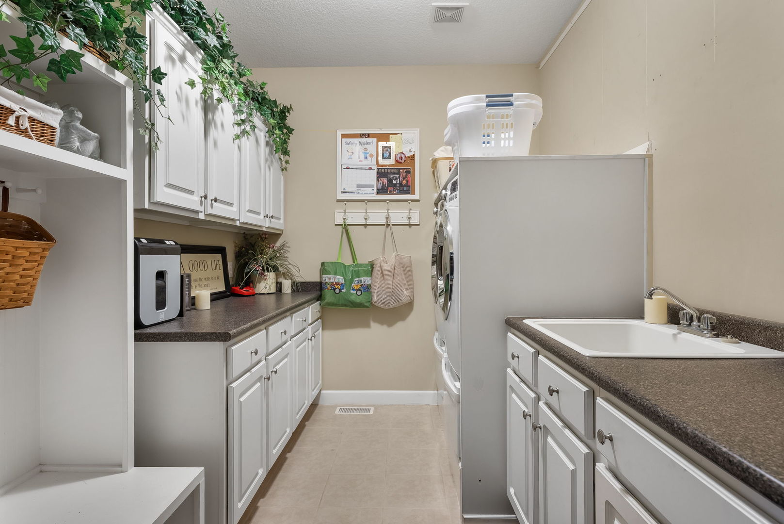 6412 Forest Road Davenport, IA 52807 - Photo 28 of 66