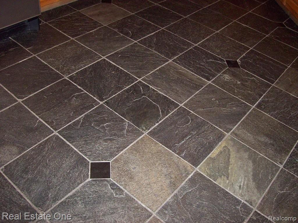 1630 Kendal Lane Rochester, MI 48307 - Photo 18 of 21 kitc flr slate w/granite