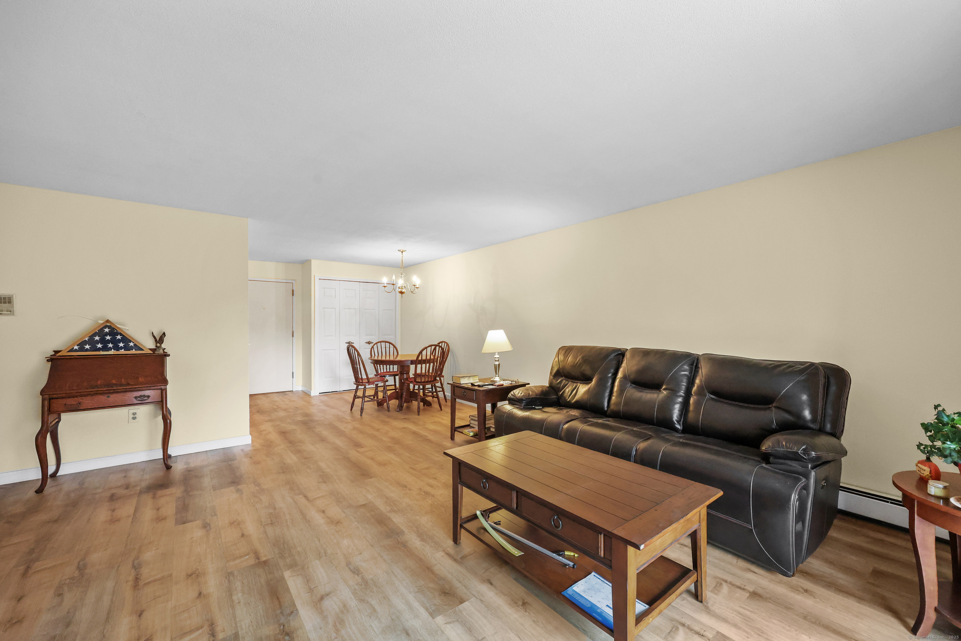 60 Rambling Brook Lane, Unit C8 Glastonbury, CT 06033 - Photo 5 of 20 a living room with furniture a couch and a potted plant