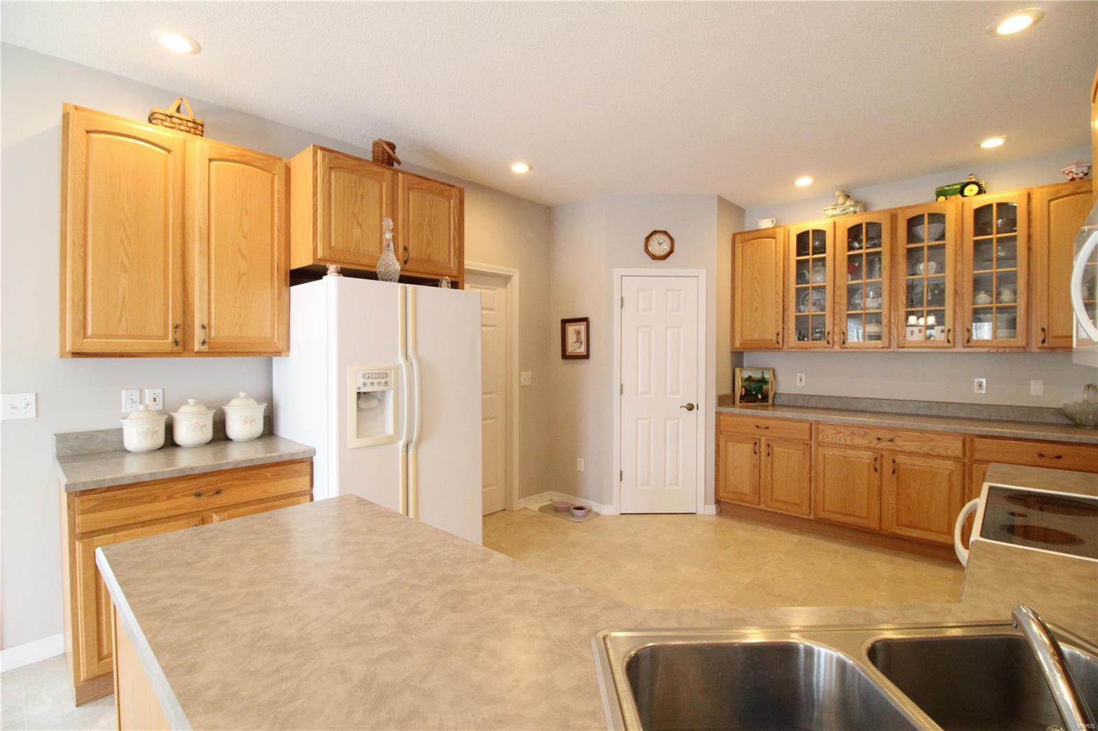 8525 Rosenheim Edwardsville, IL 62025 - Photo 11 of 44 Gallery Image 11