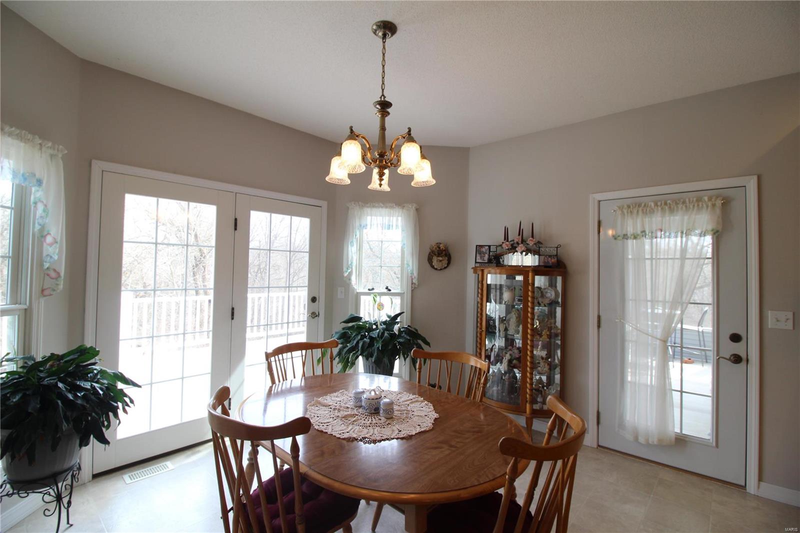8525 Rosenheim Edwardsville, IL 62025 - Photo 14 of 44 Gallery Image 14