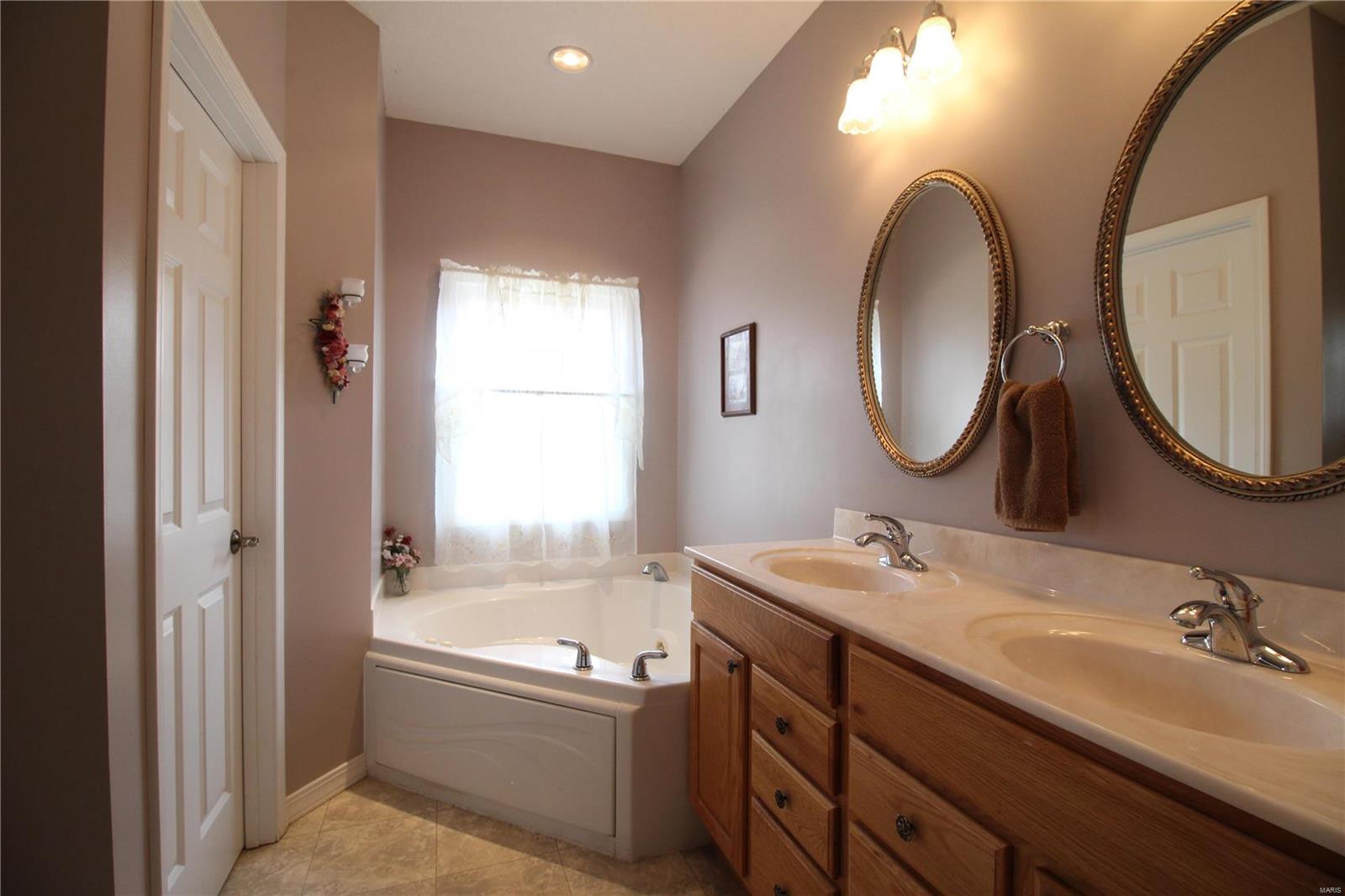 8525 Rosenheim Edwardsville, IL 62025 - Photo 18 of 44 Gallery Image 18