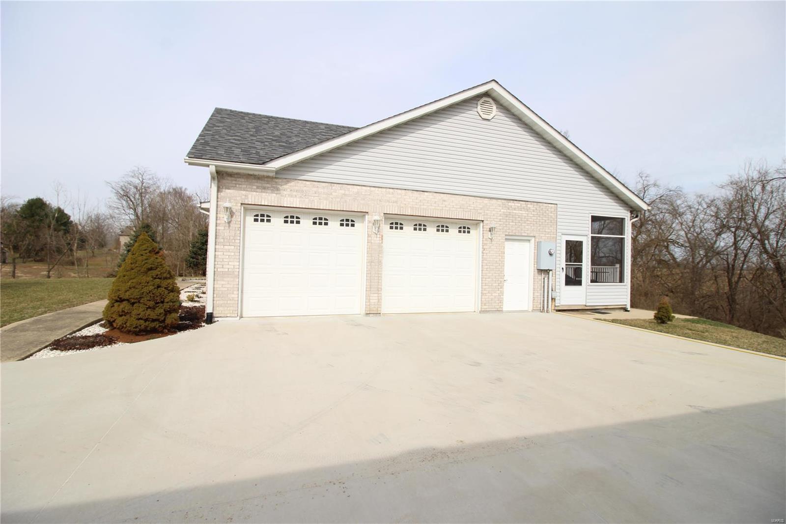 8525 Rosenheim Edwardsville, IL 62025 - Photo 3 of 44 Gallery Image 3