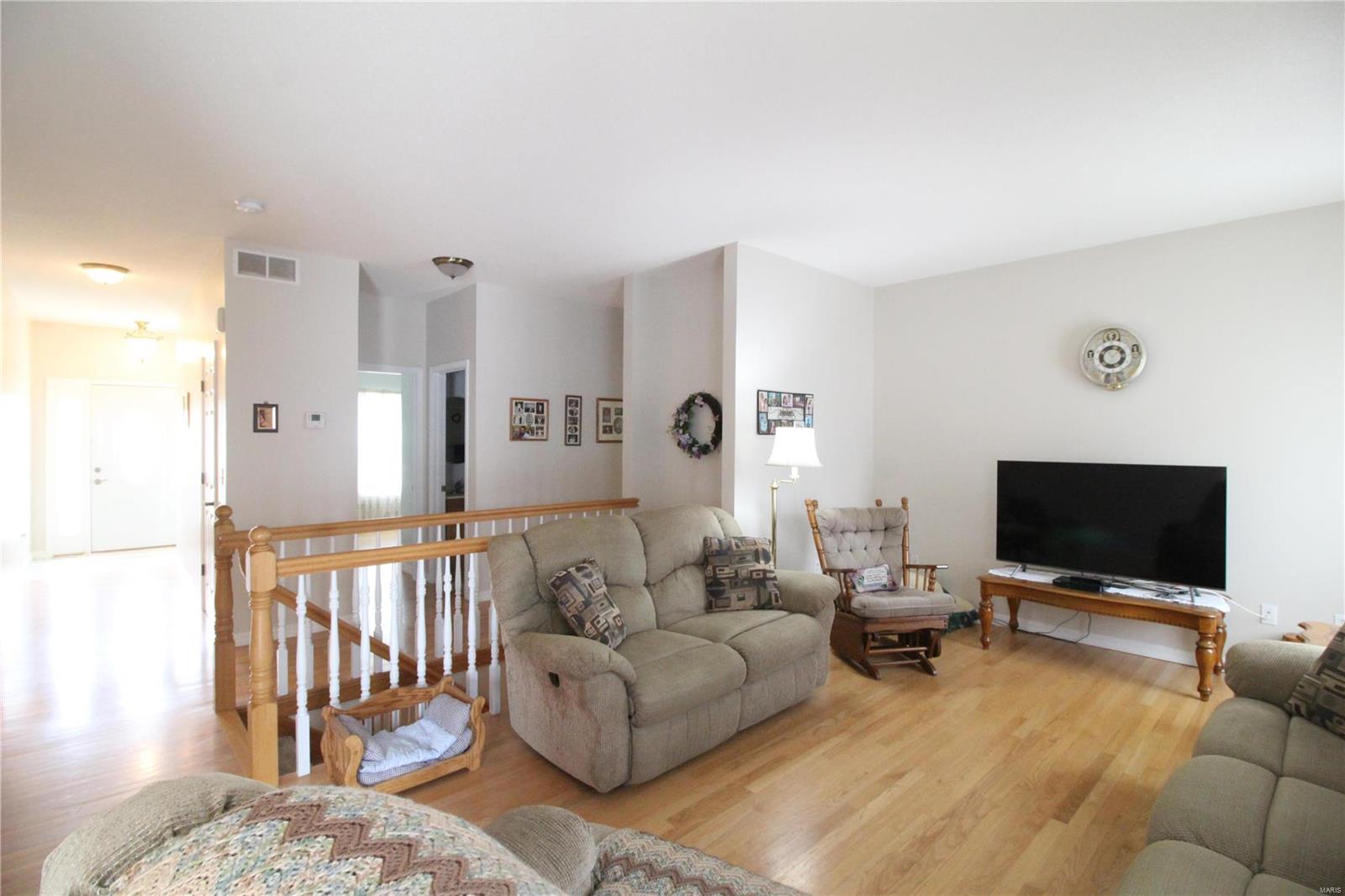 8525 Rosenheim Edwardsville, IL 62025 - Photo 8 of 44 Gallery Image 8