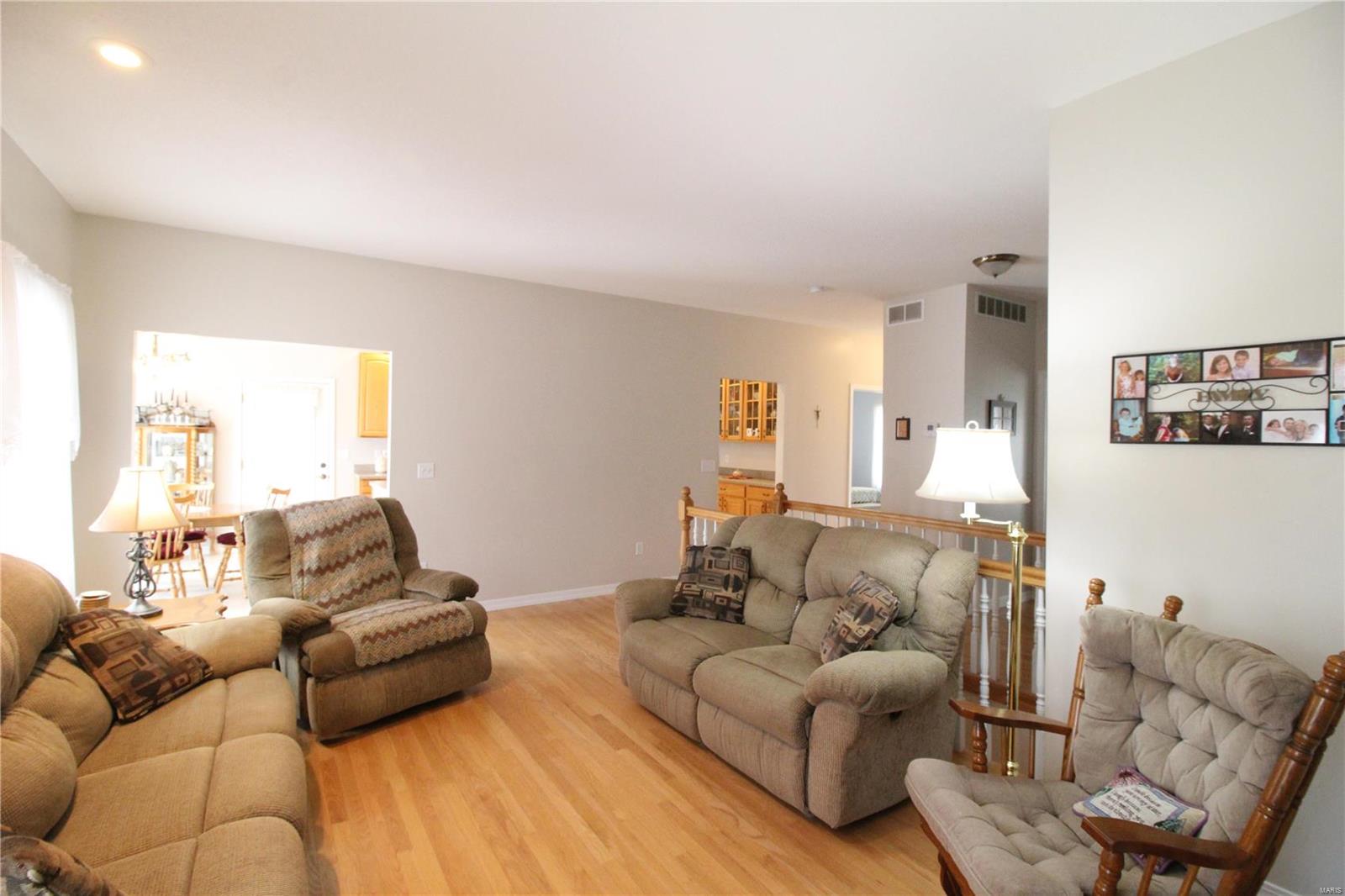 8525 Rosenheim Edwardsville, IL 62025 - Photo 9 of 44 Gallery Image 9