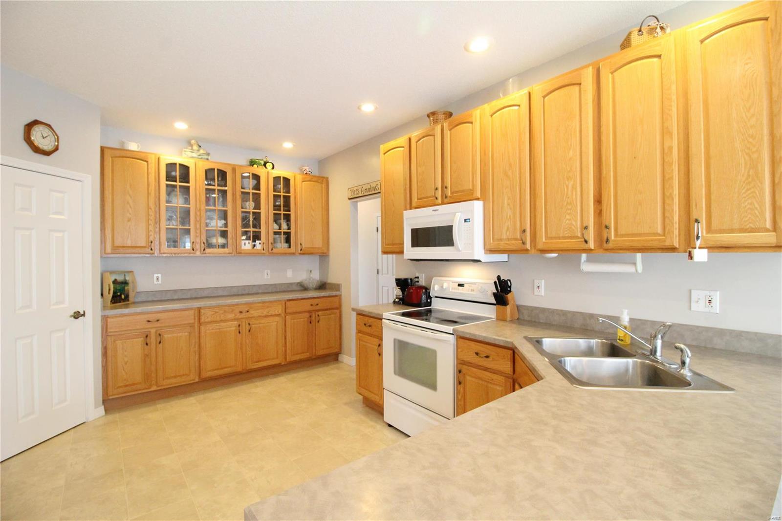 8525 Rosenheim Edwardsville, IL 62025 - Photo 10 of 44 Gallery Image 10
