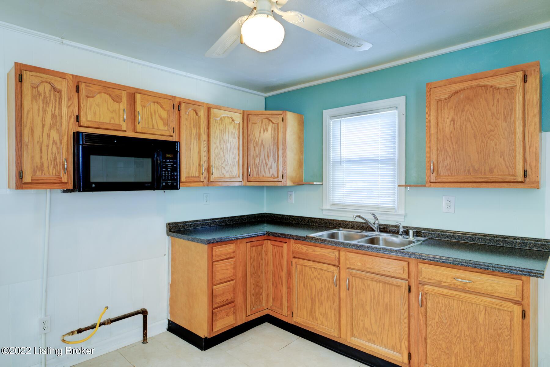 9113 Maple Road Louisville, KY 40229 - Photo 10 of 29 GSP-9113_Maples_Rd-10