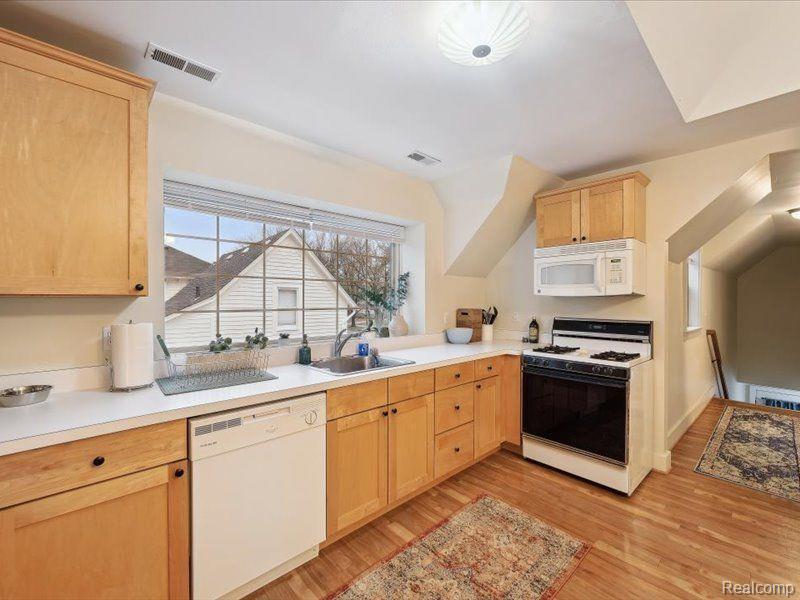 866 Rivard Boulevard Grosse Pointe, MI 48230 - Photo 36 of 53