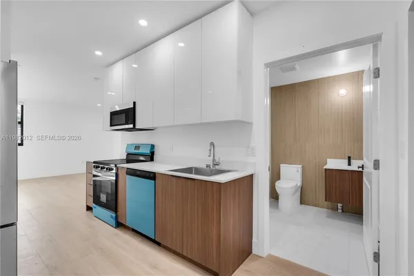 $1,800 | 1037 Northwest 2nd Street, Unit 2B, Miami, FL 33128