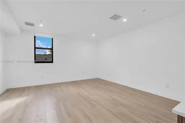 $1,800 | 1037 Northwest 2nd Street, Unit 2B, Miami, FL 33128