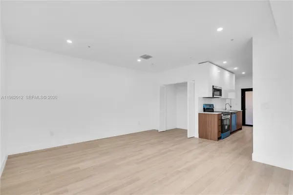 $1,800 | 1037 Northwest 2nd Street, Unit 2B, Miami, FL 33128