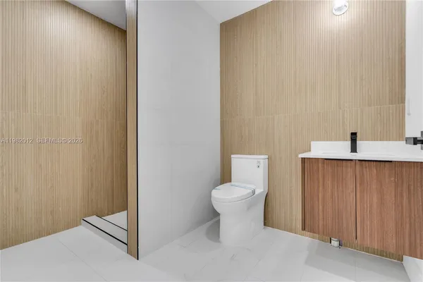 $1,800 | 1037 Northwest 2nd Street, Unit 2B, Miami, FL 33128