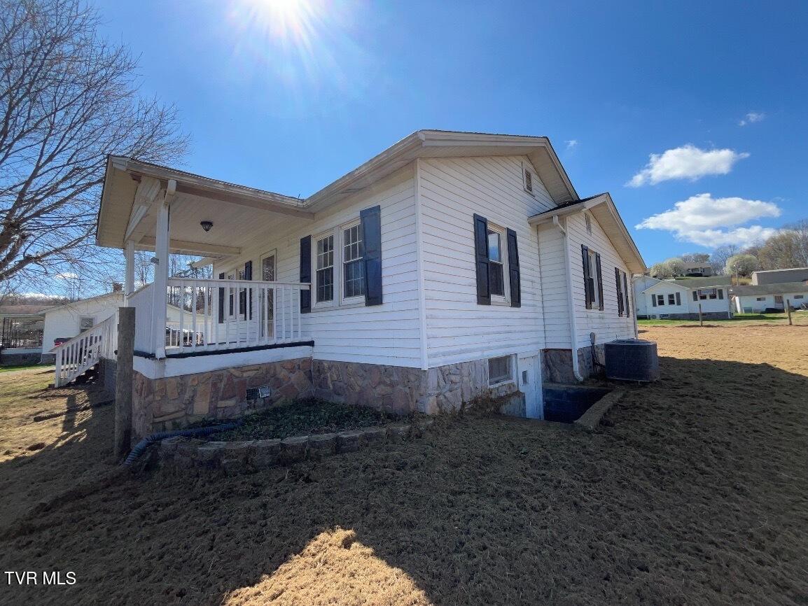 137 Crestview Drive Fall Branch, TN 37656 - Photo 1 of 12 IMG_3879