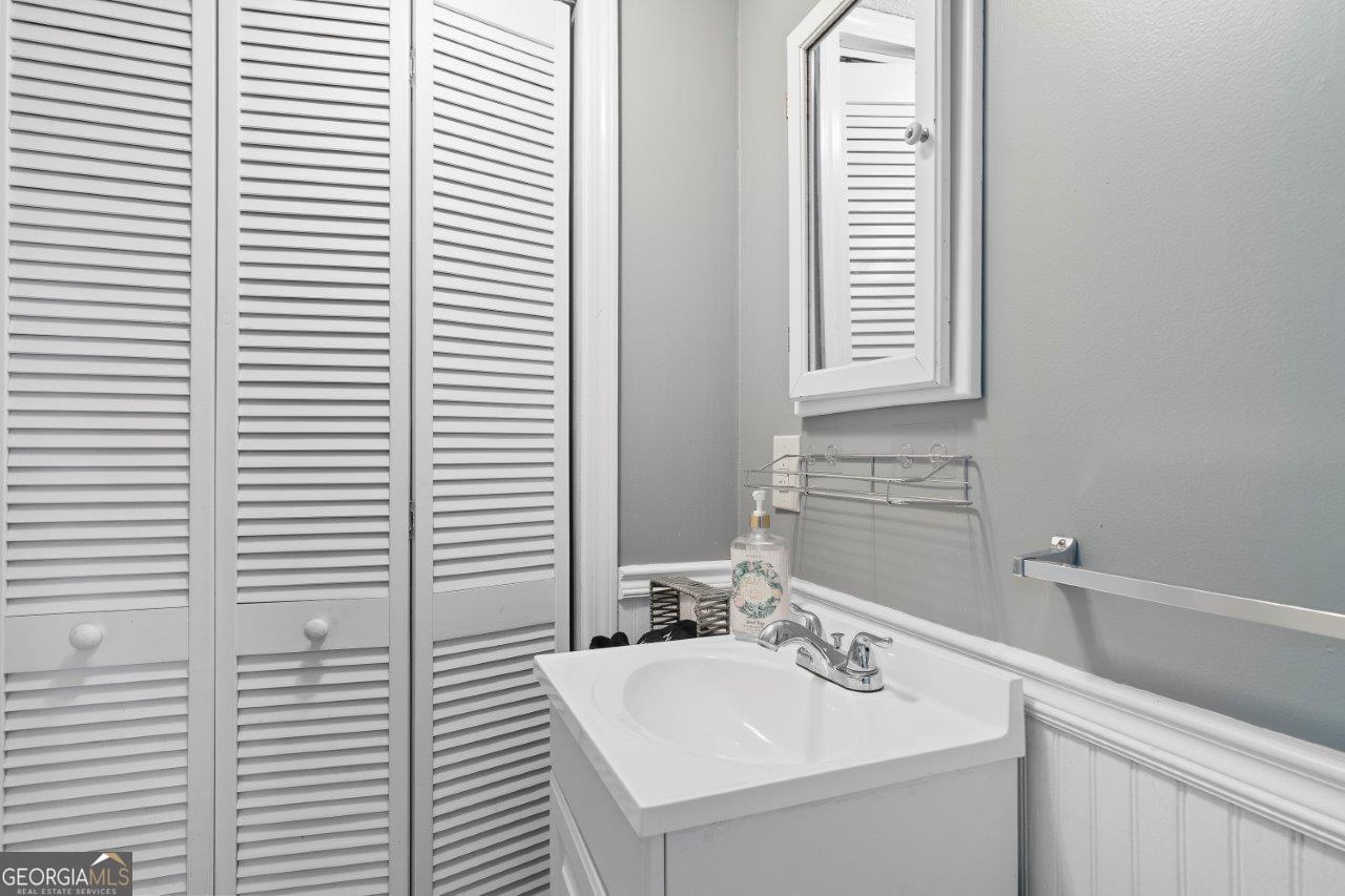 109 Horseshoe Bend Road Southwest Eatonton, GA 31024 - Photo 27 of 42 a bathroom with a sink and a window