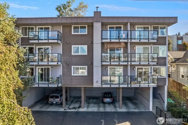 $1,895 | 2034 14th Avenue West, Unit 104, Seattle, WA 98119