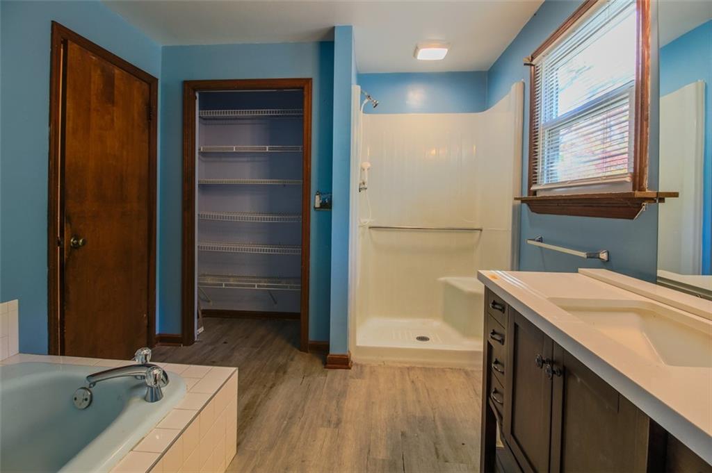 206 Pittview Road Pittsburgh, PA 15237 - Photo 24 of 46 1st floor bathroom
