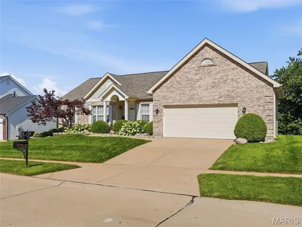 $575,000 | 6632 Towne Woods Drive, St. Louis, MO 63129