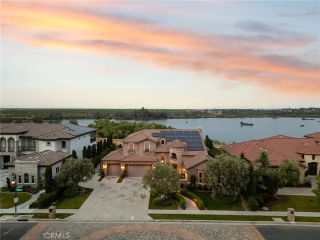 $1,399,000 | 4918 West Bluff Avenue, Fresno, CA 93722