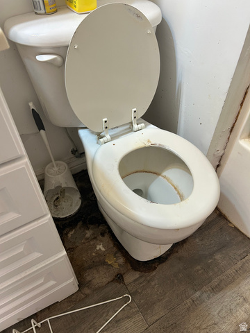 88 West 50 South, Unit C1 Centerville, UT 84014 - Photo 14 of 16 Toilet leaks onto floor, was ring has failed.