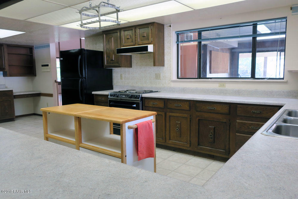 1807 Thumb Butte Road Prescott, AZ 86305 - Photo 11 of 41 Kitchen