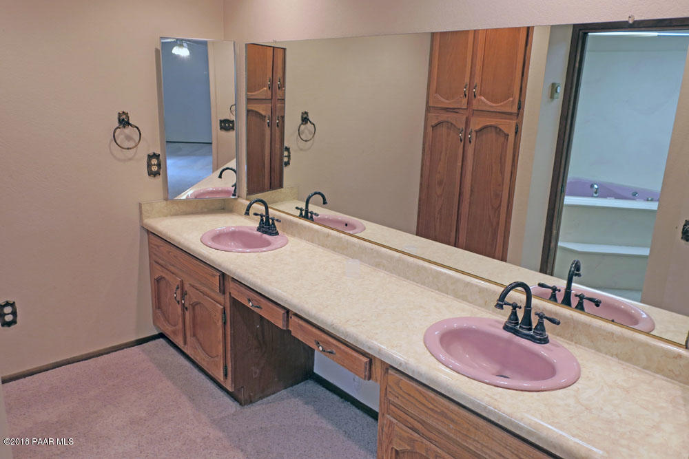 1807 Thumb Butte Road Prescott, AZ 86305 - Photo 15 of 41 Master Bath