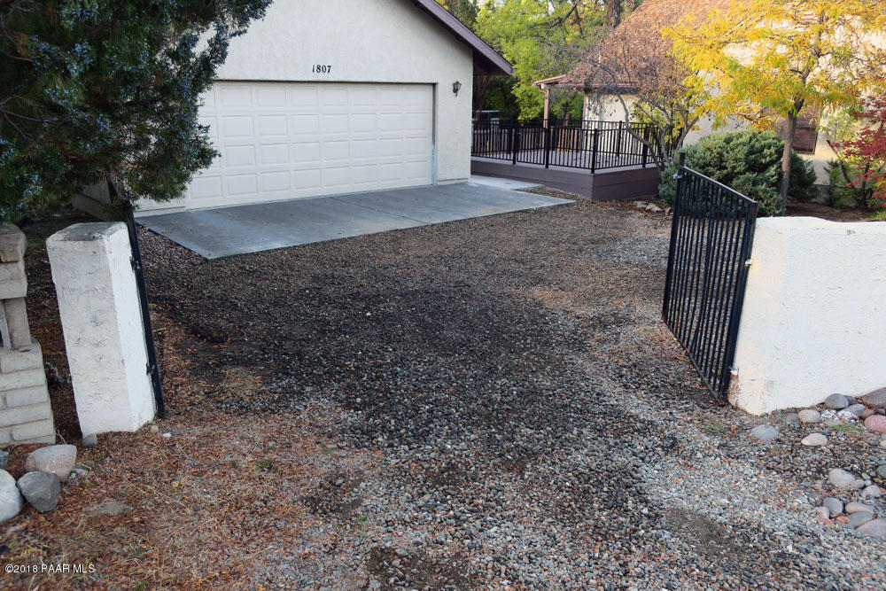 1807 Thumb Butte Road Prescott, AZ 86305 - Photo 34 of 41 East Garage