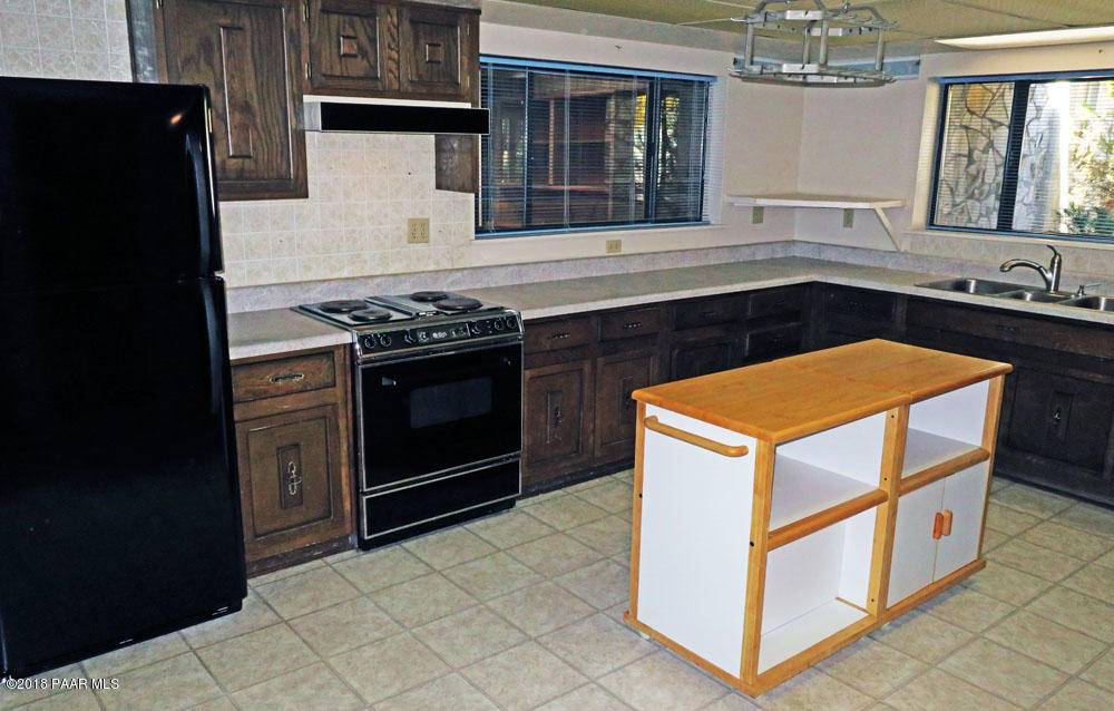 1807 Thumb Butte Road Prescott, AZ 86305 - Photo 9 of 41 Kitchen