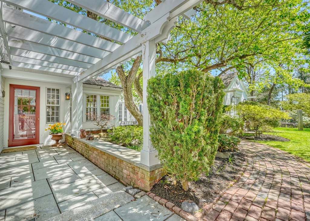 360 Dover Road Westwood, MA 02090 - Photo 2 of 41