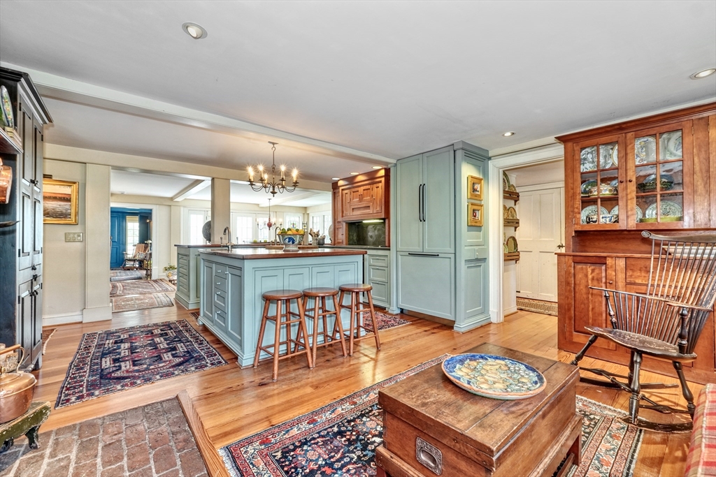 360 Dover Road Westwood, MA 02090 - Photo 6 of 41