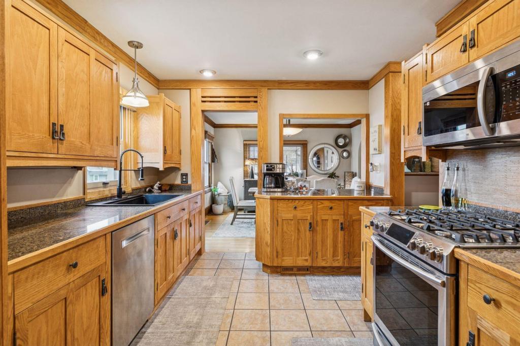 716 Roderick Street Eau Claire, WI 54701 - Photo 13 of 35