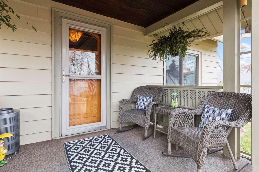 716 Roderick Street Eau Claire, WI 54701 - Photo 3 of 35