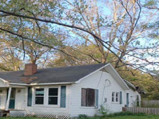 6098 Highway 2 Sarepta, LA 71071 - Photo 2 of 8 a front view of a house with yard