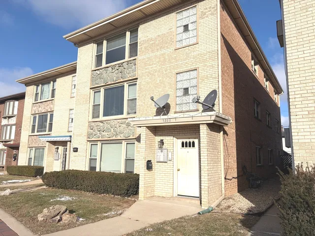 $2,400 | 8222 West Grand Avenue, Unit 3, River Grove, IL 60171
