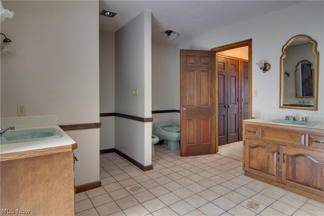 703 Inverness Road Akron, OH 44313 - Photo 18 of 26 The master bath offers much space.