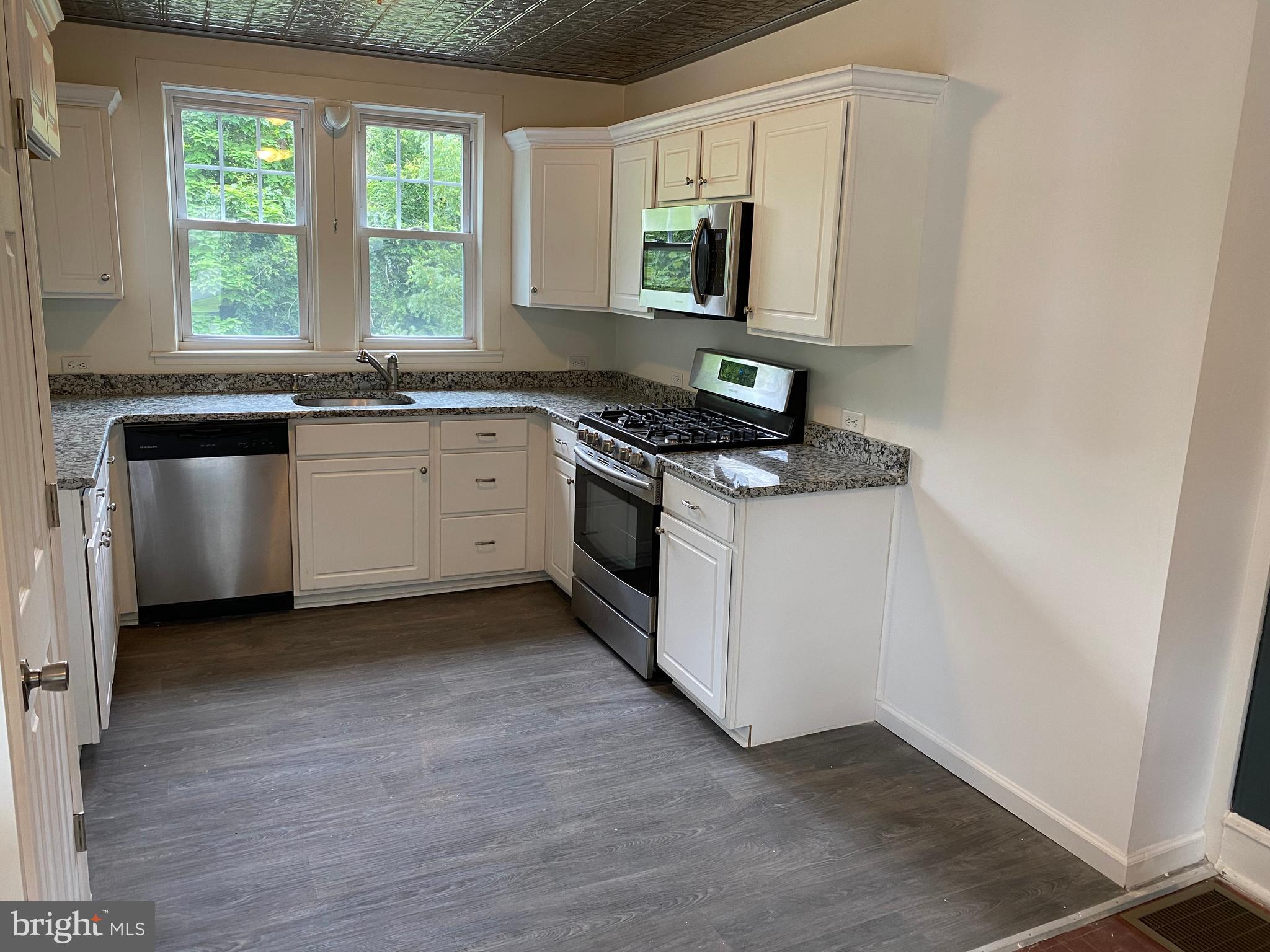 128 Mill Road Norristown, PA 19401 - Photo 3 of 18 Gallery Image 3